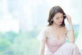 郑恺苗苗为女儿办百日宴！布置简朴超低调，苗苗身材纤细颜值超高图片