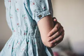53岁女子早年确诊石女，遭丈夫嫌弃离婚，石女与正常人区别在哪？图片