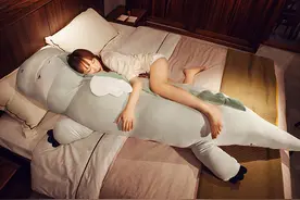 13岁女儿睡觉夹腿，发出“嗯嗯”声，妈妈的做法值得当妈的学习图片