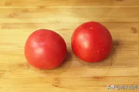 西红柿鸡蛋汤，切记不要直接倒入鸡蛋，多加一步，蛋花漂亮又鲜美图片