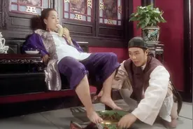 公子受了严重的打击，脑袋已经秀逗了，洗脚水全泼在了老板娘身上视频封面
