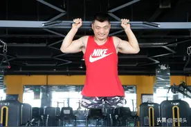 无腿小伙太硬核，俩月减肥60斤成健身教练，一天做800俯卧撑图片