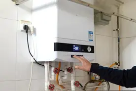 燃气壁挂炉的补水、注水方法，学会这个不用每次请师傅了图片