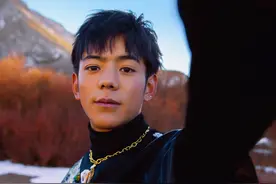 丁真《男人装》写真曝光，纯真男孩满眼清澈，原生态的样子好帅图片