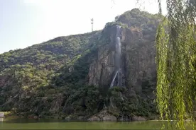 七绝·笑井底之蛙（中华通韵）薛志鹏图片