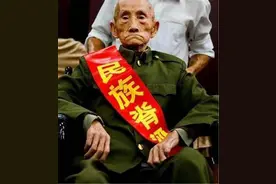 日本老兵拜访中国老兵，九旬老兵：不和他们握手，不接受任何捐款图片