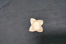 儿童手工和扔垃圾习惯养成，一起做个花型小垃圾盒图片