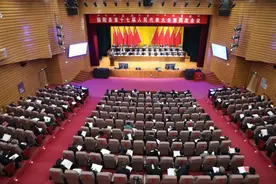 包头市固阳县十七届人大四次会议开幕图片