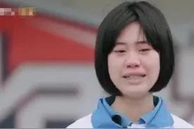 13岁女孩嫌爸爸老，从不让开家长会，高龄生子对孩子影响真不少图片