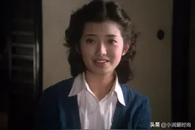 山口百惠把针织开衫穿得真洋气，搭长裙秀雅清丽，照穿时髦不土气图片