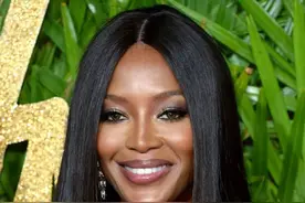 超模Naomi Campbell 声援武汉：我们是一家人图片