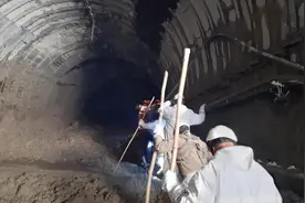 印度北阿肯德邦水坝溃坝现场找到26具遗体 失踪人数约200人图片