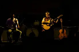 作为国际三大乐器之一的古典吉他，还有人在弹么？图片