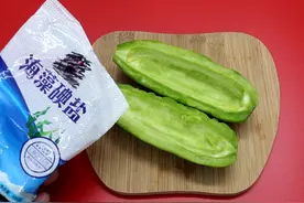苦瓜太苦不爱吃？教你一个小窍门，去除苦瓜苦味还不流失营养图片