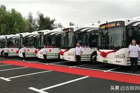 长春306路公交新车上线，首位上车乘客获得大惊喜图片