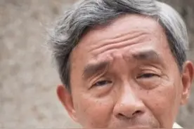 68岁大爷的哭诉：退休工资7000元，却连香烟钱都掏不出图片