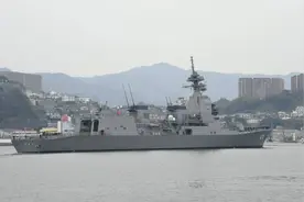 日本新军舰向中国炫耀武力！背后4艘航母冲进南海，发出强烈信号图片