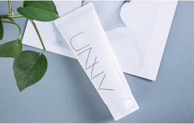 实惠好用不输大牌的洗面奶，帮助彻底清洁妆容，滋润皮肤，不紧绷