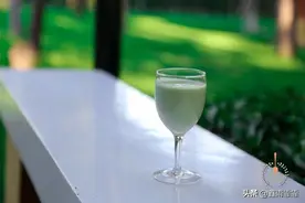 张文宏发话不能喝粥引争议，央视站队力挺，不喝粥是传统才是爱国图片