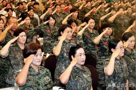 韩国近30万人在网上联署女性义务兵制：低生育导致无可用之兵？图片