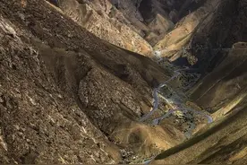 新藏公路是世界上海拔最高，条件最苦，最艰险的“天路”图片