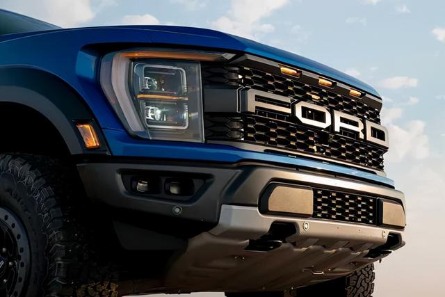 敢这样玩也只有TA了 外媒试驾新款福特F-150猛禽 | 卡车之友网