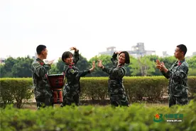 女兵阿曼：一名新疆女孩的“破茧成蝶”之路图片