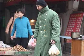曾风靡全国的军大衣，为何在2007年被我军淘汰？原因其实很简单图片