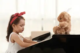 孩子学钢琴有无天赋、多大学好？资深钢琴老师的建议给你，收藏图片
