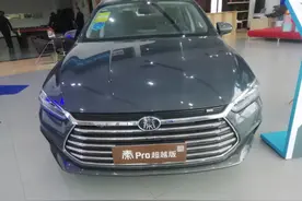 比亚迪秦Pro超越版到店，山脉灰很大气，7.98万起配NFC图片