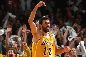 单换科比时迪瓦茨真是全明星？场均12+8，另一目的更重要图片