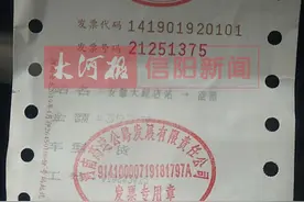 运载蔬菜货车下信阳灵山收费站时需卸载100多箱？工作人员：根据文件规定 需查验所载货物的一半图片