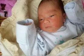 “男孩像舅舅，女孩像姑姑”？为何有些孩子不像父母，像别人？图片