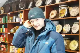 每隔60天来一次的俄罗斯小伙子，问原因有些腼腆，只因爱喝中国茶视频封面
