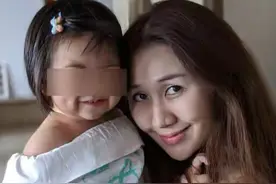 何超盈罕见晒一家三口庆生照，两岁女儿正脸曝光，长相越发像父亲图片