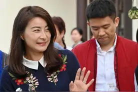 郭晶晶怀上第四胎？穿连衣裙腹部隆起明显！霍启刚早已表明态度图片