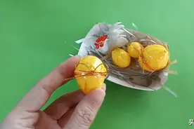 手工小课堂，带你学习如何用彩带折叠鸡蛋！图片