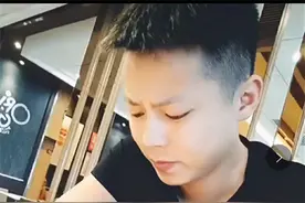 农村小伙成功逆袭 知名主播“胜仔”背后的艰苦历程图片