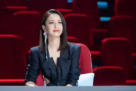 穿西装的佟丽娅太美了，这4组搭配展现不同气质，真是高级又有范图片