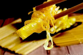 剩面条变身美味早餐，1碗面条1个土豆，外酥里糯专治伏天没食欲图片