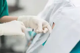 想对那个不敢打针的姐姐说，真的不疼，不信你试试图片
