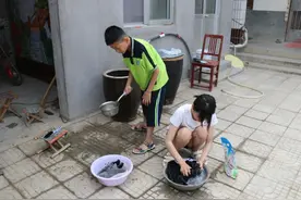父亲重伤险成植物人 母亲过劳致疾 临沂姐弟：想赶紧长大保护他们图片