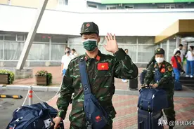 越南人民军代表队的新式挎包图片