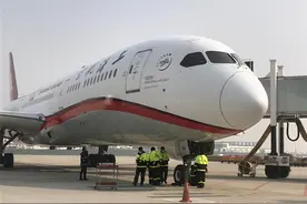 可刷脸登机！787宽体机亮相“汉沪快线”，空间大到可以开商务会议图片