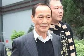 陈惠敏臧天朔大闹天上人间，老板覃辉得知是他后，马上赔礼道歉图片