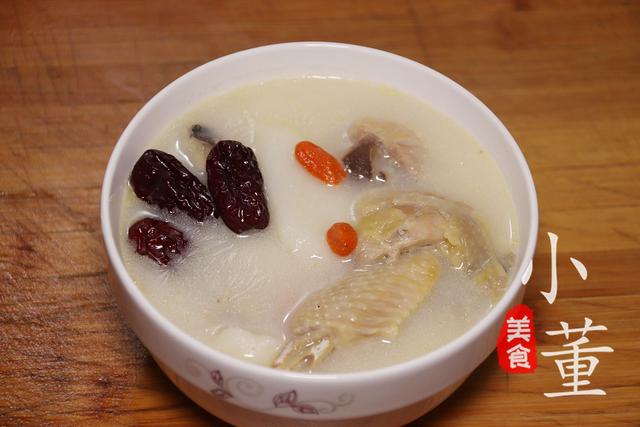 炖鸡汤时，先放盐还是后放盐？很多人都不懂，做出来汤不鲜肉还柴