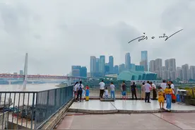 重庆朝天门有一家“大型商场”，投资超过240亿，却一直争议不断图片