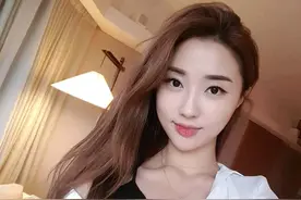 我帮同事追到了喜欢的大姐姐，后来吃饭时，姐姐给了我一纸条图片