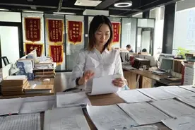 中国首位！8岁失聪，四川女孩一路跳级，“死磕”法考终成律师，走出大山！图片