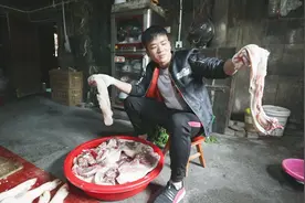 小野做正宗的烟熏腊肉，撒盐腌制要做得好，腊肉好不好就看这一步视频封面